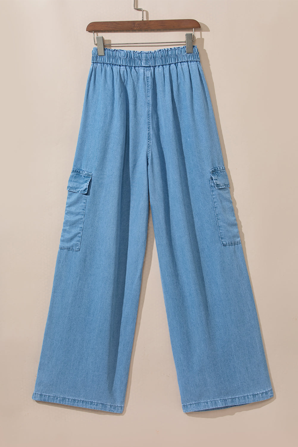 Sky Blue Drawstring High Waist Cargo Pocket Wide Leg JeansMaterial:100%Lyocell



		The high-waist jeans allow for freedom of movement
	
	
		The cargo pockets add a touch of utility and functionality
	
	
		You can e