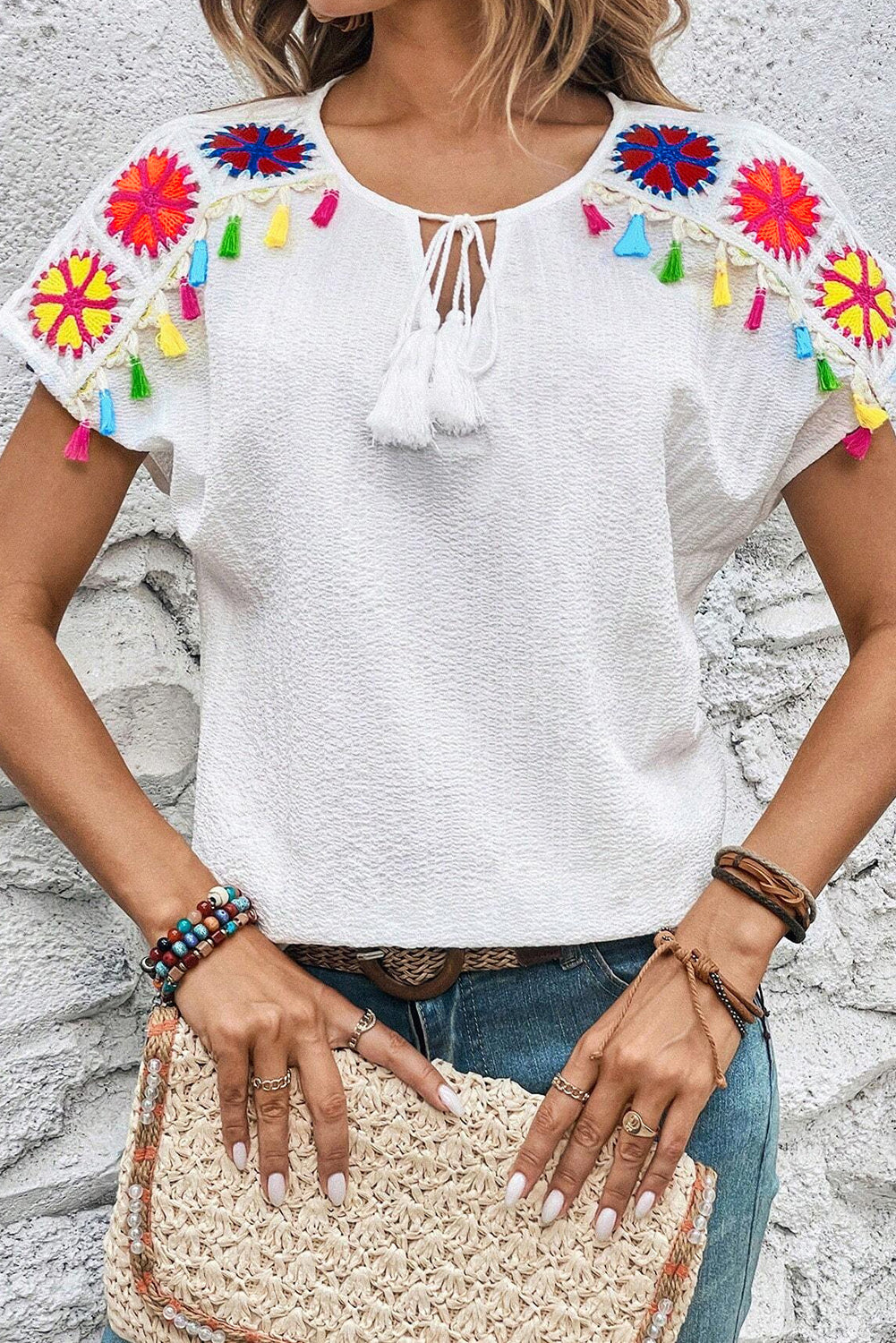 White Boho Embroidered V Neck Fringe Short Sleeve BlouseMaterial:97%Polyester+3%Elastane



		The blouse is crafted from a soft and breathable fabric, providing comfort and allowing for easy movement.
	
	
		This blou