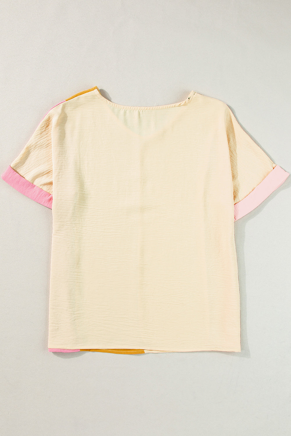 Apricot Colorblock Patchwork V-Neck Crinkled BlouseMaterial:100%Polyester



		Step up your style game with our blouse, a versatile piece that effortlessly combines elegance and comfort.
	
	
		This blouse featur