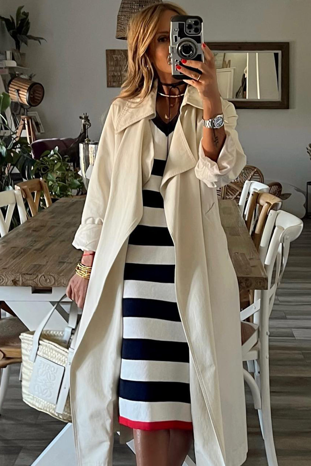 Stripe Casual V Neck Cap Sleeve Midi DressMaterial:95%POLYESTER+5%ELASTANE



		This midi dress features a classic and timeless striped pattern that is perfect forany occasion
	
	
		The dress has a flat