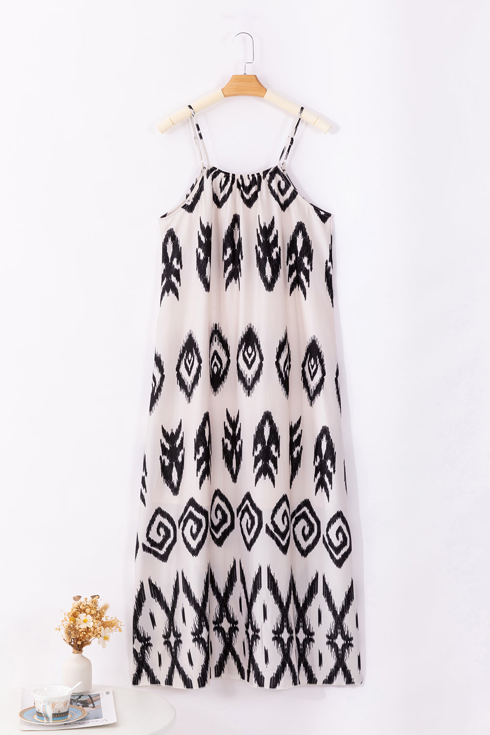 Black Geometric Printed Spaghetti Strap Vacation SundressMaterial:100%Polyester


	


		The sundress is made from a lightweight and breathable fabric, perfect for staying cool and comfortable during warm weather.
	
	