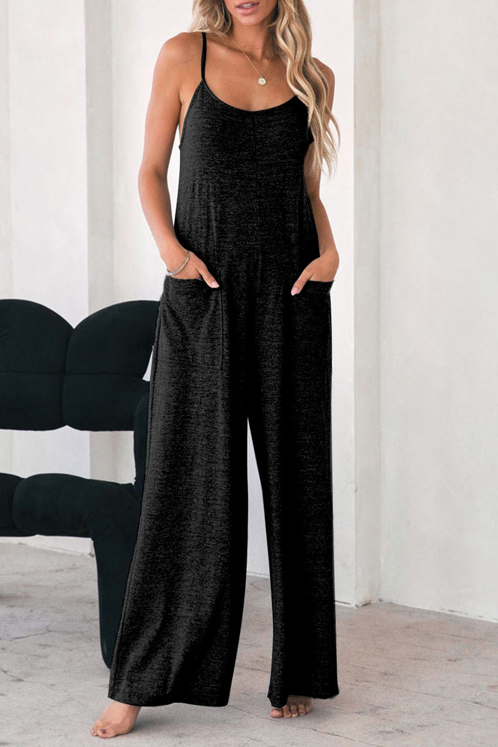 Gray Loose Fit Side Pockets Spaghetti Strap Wide Leg JumpsuitMaterial:65%Polyester+30%Cotton+5%Elastane



		Featuring a loose fit, the wide leg
jumpsuit provides freedom of movement
	
	
		Spaghetti straps highlight wome