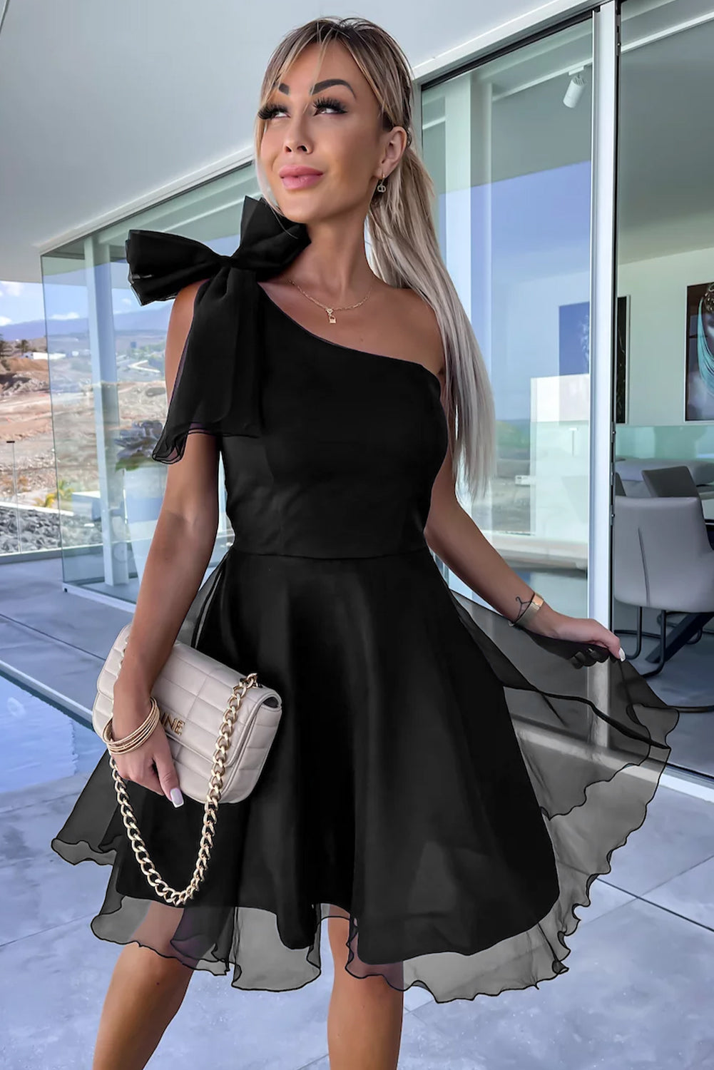 Black Bowtie One Shoulder Tulle Overlay Skater DressMaterial:92%Polyester+8%Elastane

• Stand out in the crowd with the chic dress, featuring a stylish one-shoulder design for a modern twist on a classic silhouette.
