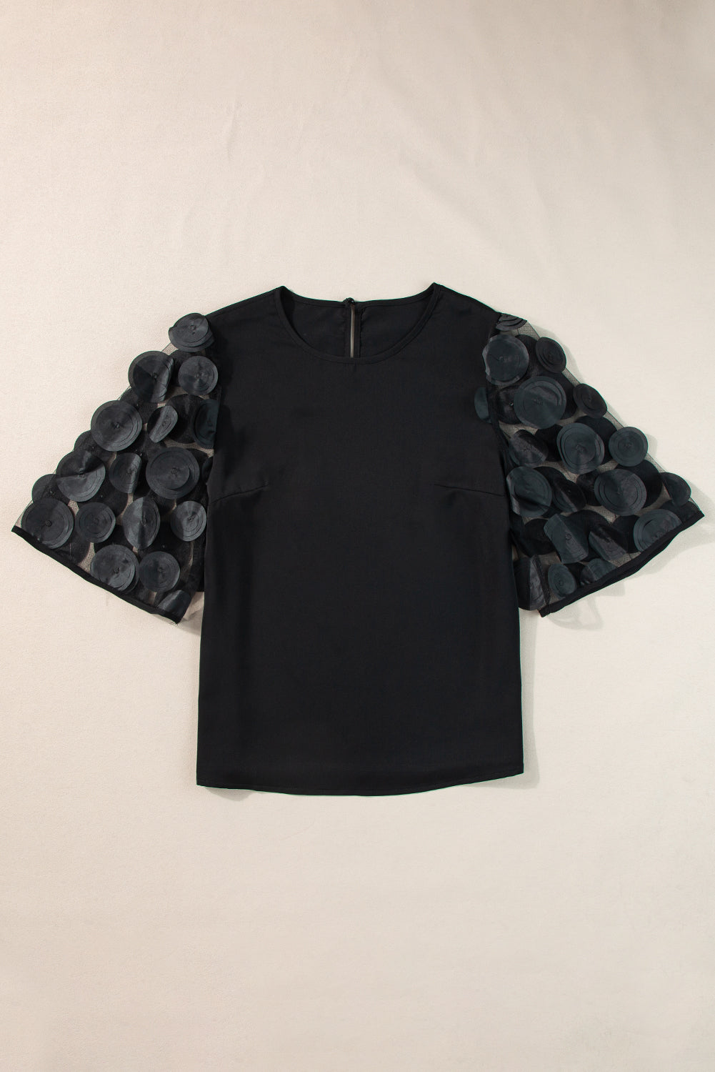 Black Applique Mesh Keyhole Back Splicing Sleeve BlouseMaterial:100%Polyester



		The blouse is a stylish and feminine top featuring delicate applique and mesh splicing on the sleeves, adding a touch of elegance and s