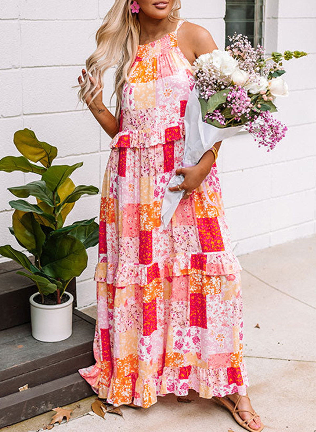 Multicolor Floral Print Sleeveless Tiered Ruffle Trim SundressMaterial:100%Polyester

• Embrace bohemian charm with this multicolor floral print sundress, featuring a tiered ruffle trim that adds a playful touch to your look.
