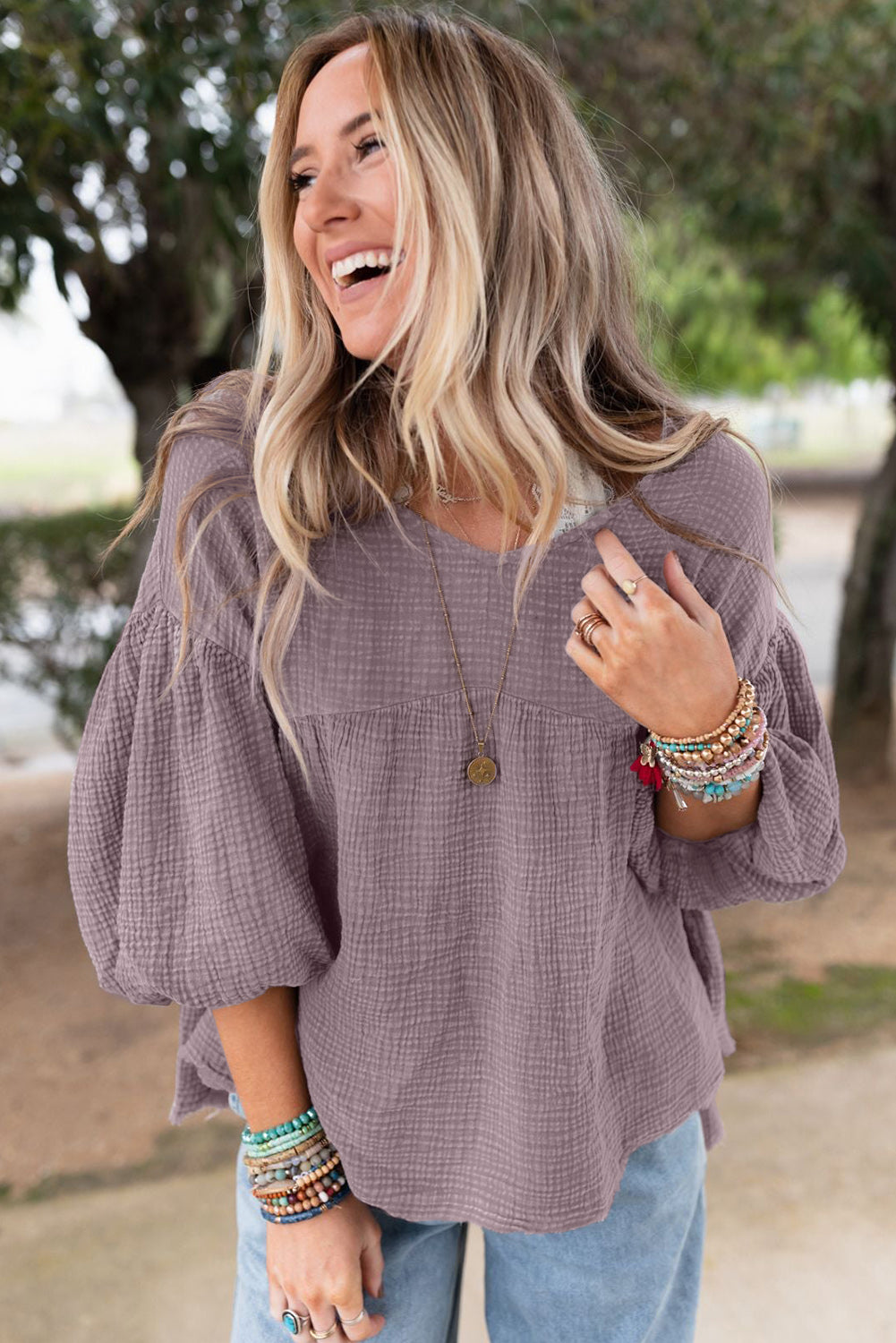 Gray Textured V Neck Bubble Sleeve Flared TopMaterial:100%Cotton



		You may regret missing out on such a lovely top
	
	
		V-neck, playful puffy sleeves, and casual fit have always been popular
	
	
		T