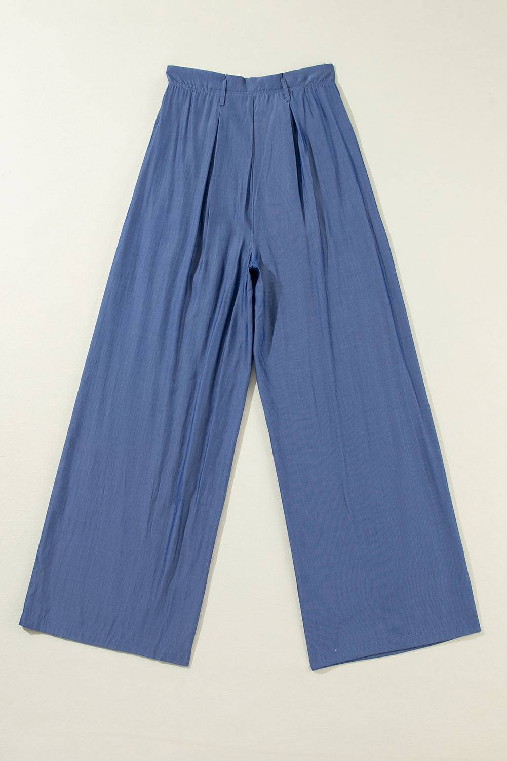 Wild Wind Belted Frill Waist Wide Leg Loose PantsMaterial:55%Viscose+45%Polyester



		Crafted with a belted frill waist, the pants offer a chic and trendy look suitable for any casual or semi-formal occasion.
	