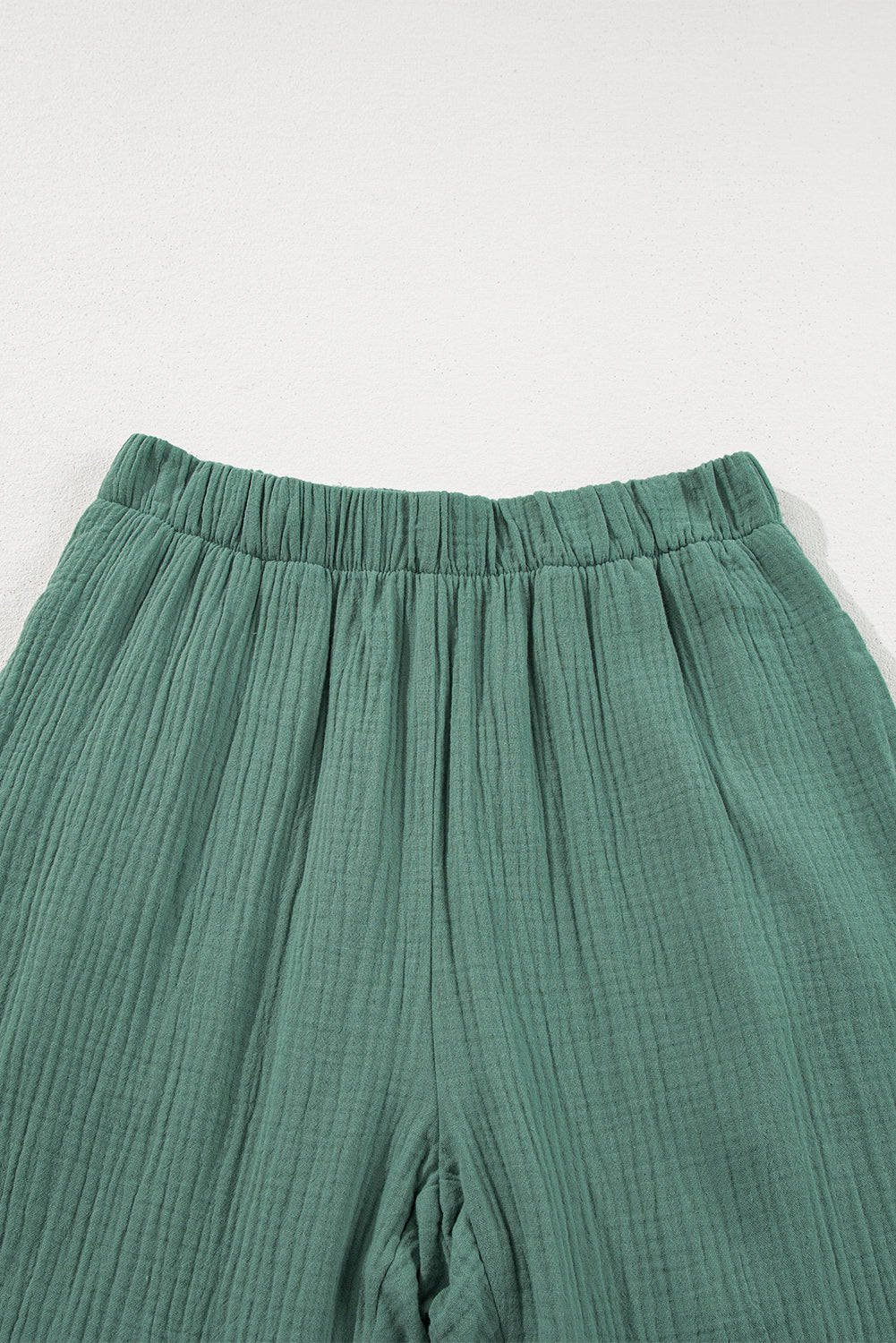 Black Plain Cotton Tiered Ruffle Flare High Waisted PantsMaterial:100%Cotton


	


		The vibrant green color adds a pop of color to your outfit, while the ruffle detailing brings a touch of femininity and flair.
	
	
