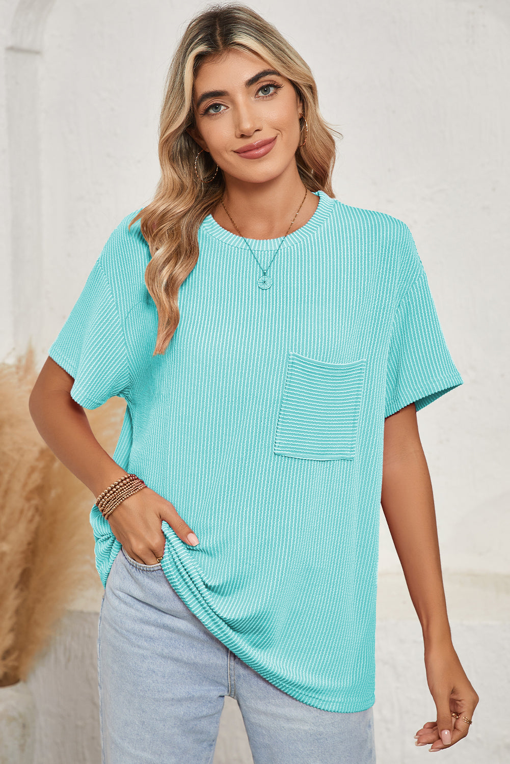 Pink Crinkle Rib Knit Pocketed Loose Fit Crew Neck T ShirtMaterial:75%Polyester+20%Viscose+5%Elastane

• Pink T Shirt offers a charming, feminine touch with its soft pink color and crinkle rib texture, perfect for a casual