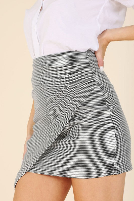 Hound tooth shirred wrap skirt- Hound tooth shirred wrap skirt- Pattern type : hound tooth pattern- Stretch : no stretch- Sheer : lined, no see through - Care instruction : machine wash cold, onl