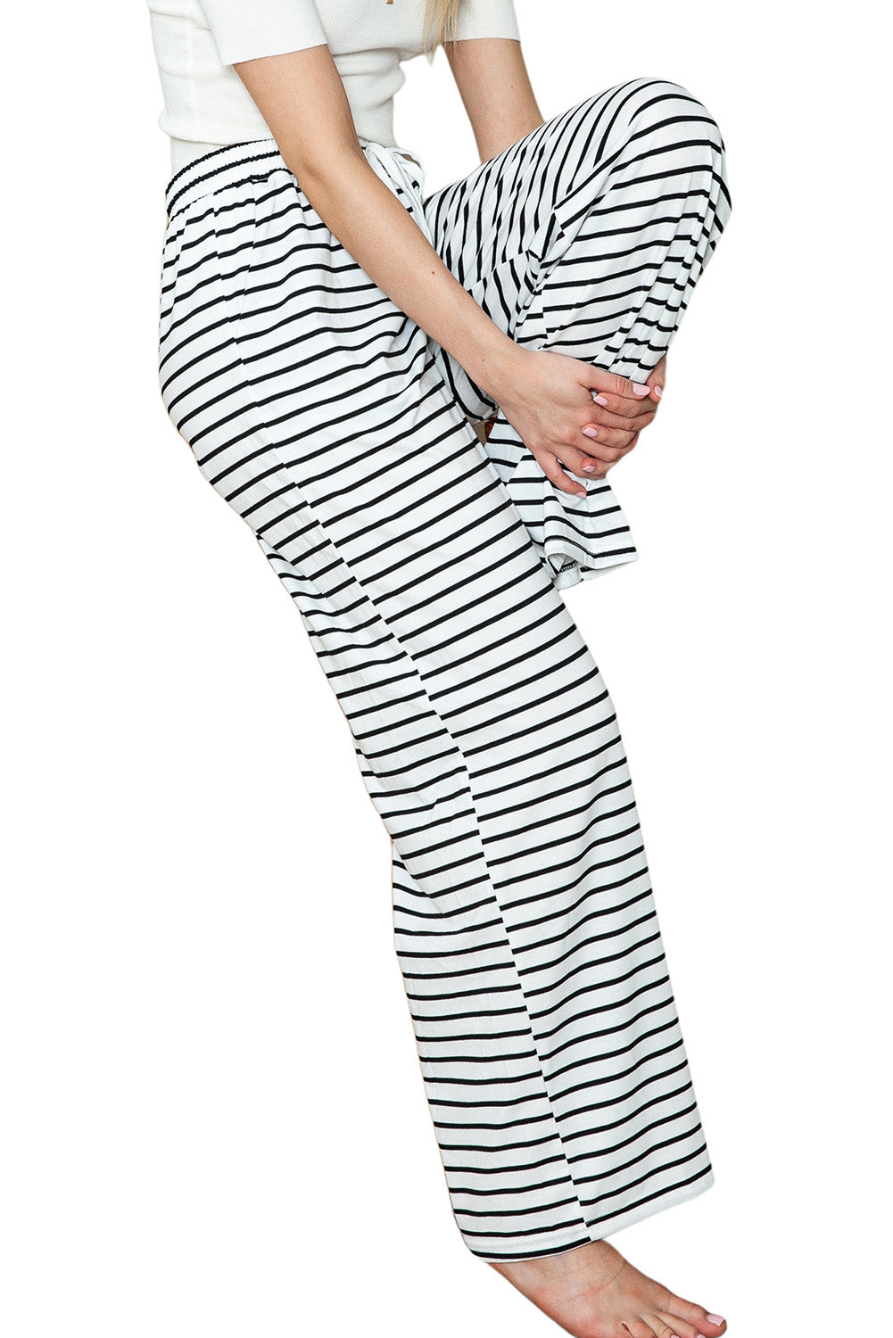 White Striped Casual Drawstring Wide Leg Pants with PocketsMaterial:85%Polyester+10%Cotton+5%Elastane



		•Ideal for casual occasions and warmer weather.
	
	
		•Adjustable drawstring waist for a customizable fit.
	
	