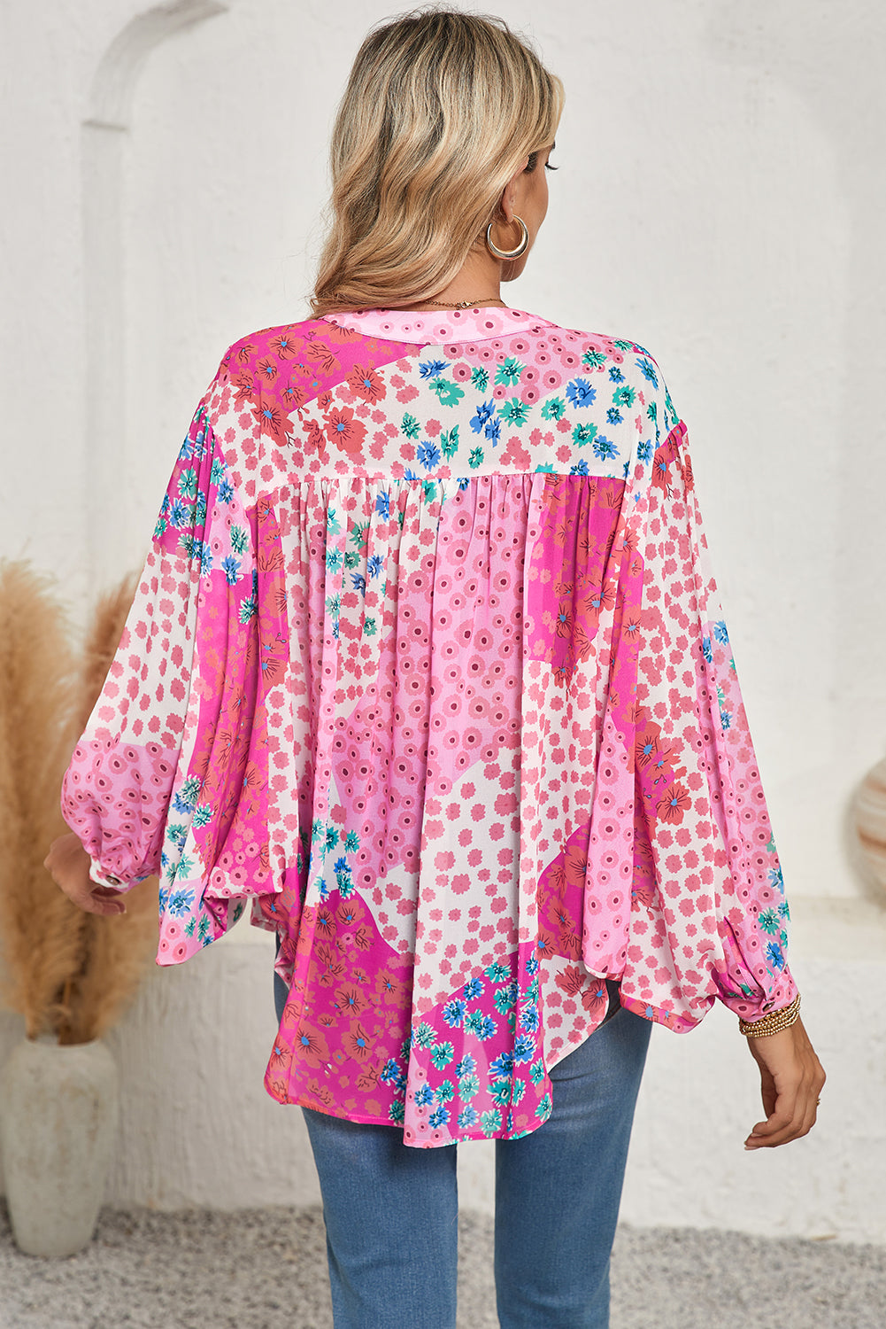 Rose Red Floral Print Dolman Sleeve BlouseMaterial:100%Polyester



		This blouse combines a beautiful floral print with colorblock panels for a touch of modern flair. 
	
	
		The dolman sleeves add a re