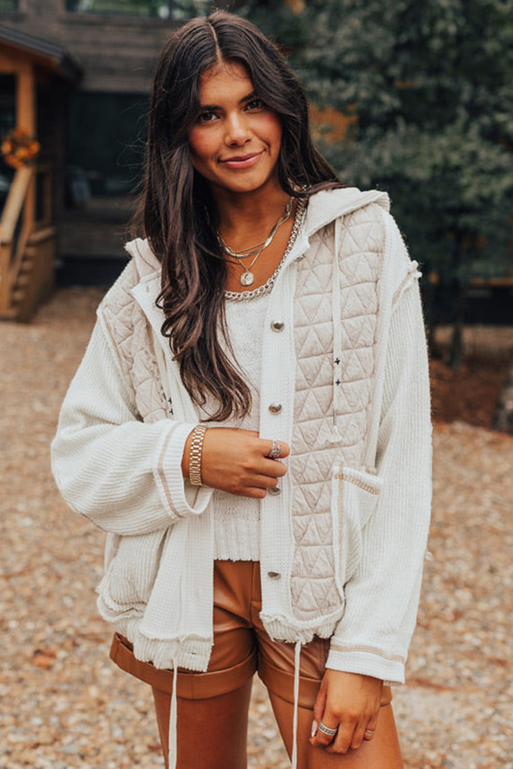 Jungle Green Quilted Textured Patchwork Hooded JacketMaterial:95%Polyester+5%Elastane

• Crafted in a soothing beige hue, this hooded jacket exudes casual charm, perfect for everyday wear.
• Featuring intricate patch