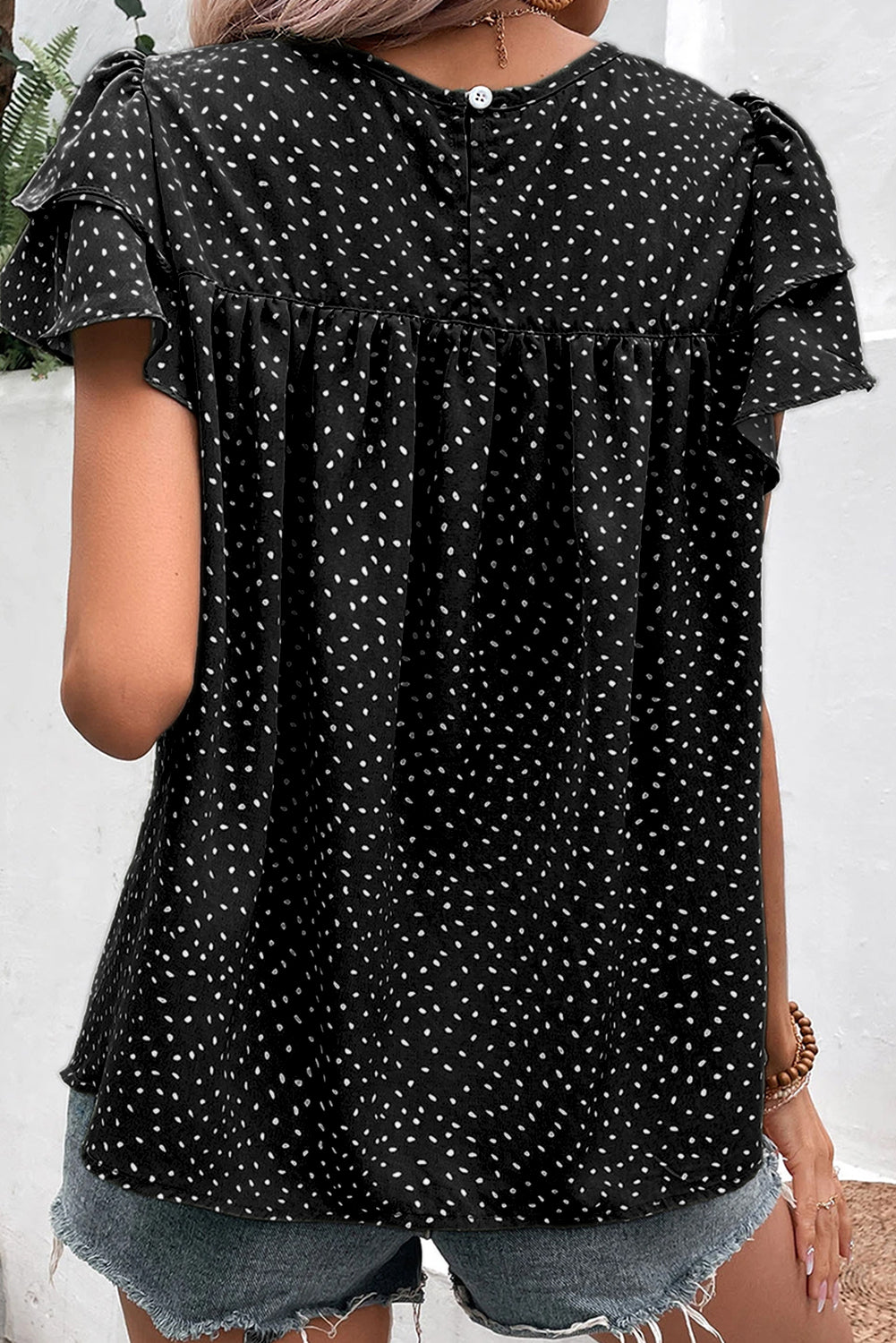 Laurel Green Spotted Print Pleated Ruffle Sleeve BlouseMaterial:100%Polyester



		The spotted print is a timeless and versatile choice that can easily be dressed up or down.
	
	
		The loose fit allows for a relaxed