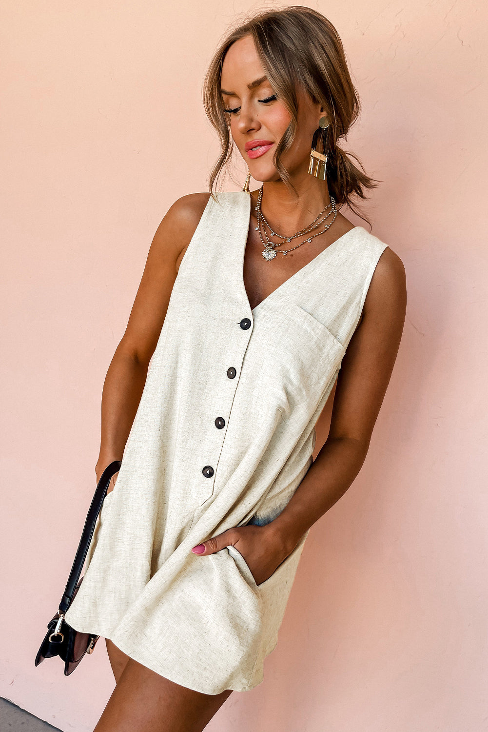 Beige V Neck Buttoned Front Chest Pocket Sleeveless RomperMaterial:92%Viscose+8%Linen

• Effortlessly chic, this romper exudes casual sophistication with its plain design and convenient chest pocket, perfect for a day out 