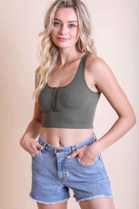 Ribbed Hook Eye BramiImmediate ShippingSizes :XS/S : 32A, 32B, 32C, 34A, 34BM/L : 32D, 34C, 36B, 36C, 38B
Style: Casual
Print / Pattern: Ribbed
Neck Line: Scoop
Sleeve: Sleeveless
Length