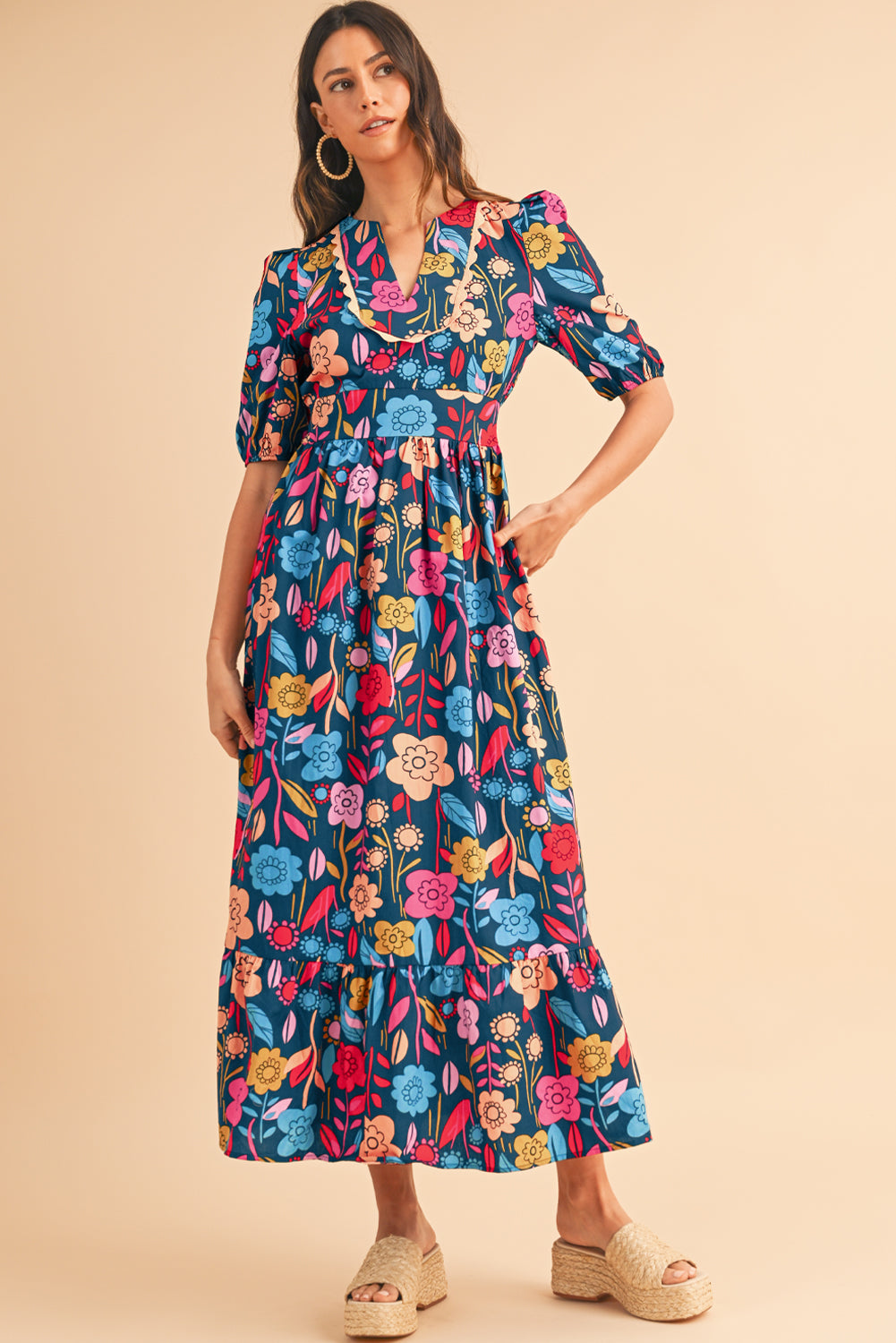 Green Floral Print Split V Neck Puff Sleeve Maxi DressMaterial:100%Cotton



		The dress is made from a soft and breathable fabric, ensuring comfort and a lightweight feel.
	
	
		This maxi dress features a split V 