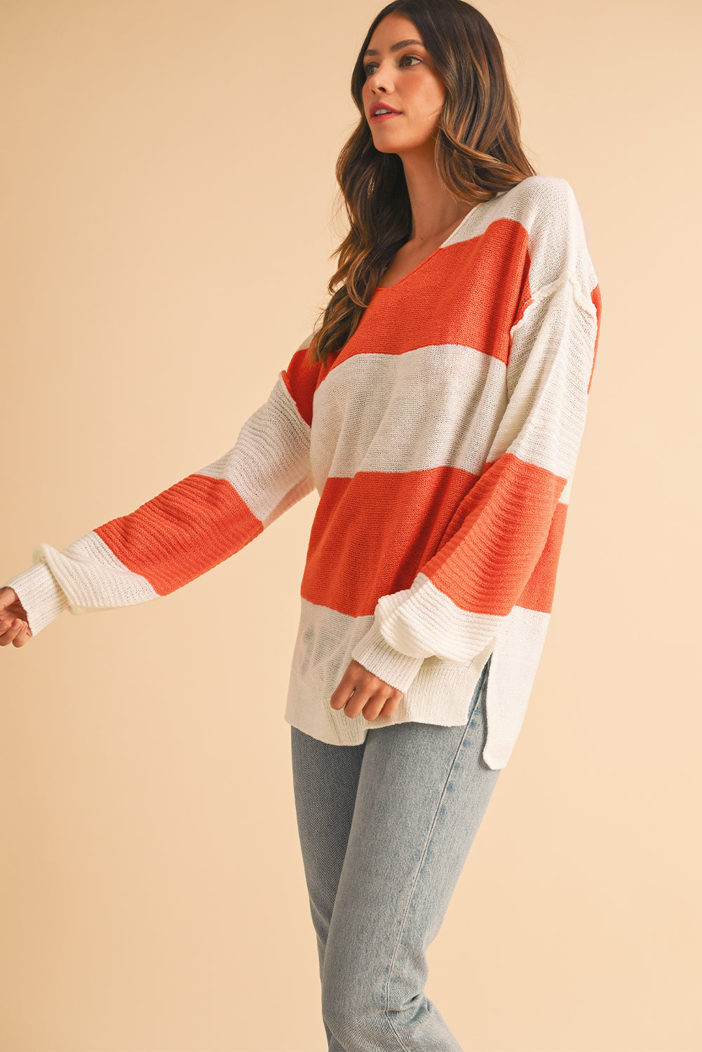 Orange Colorblock V Neck Side Slits SweaterMaterial:100%Acrylic

• Stand out in style with our sweater, blending casual stripes with a trendy rib-knit design.
• The vibrant orange hues add a pop of color to