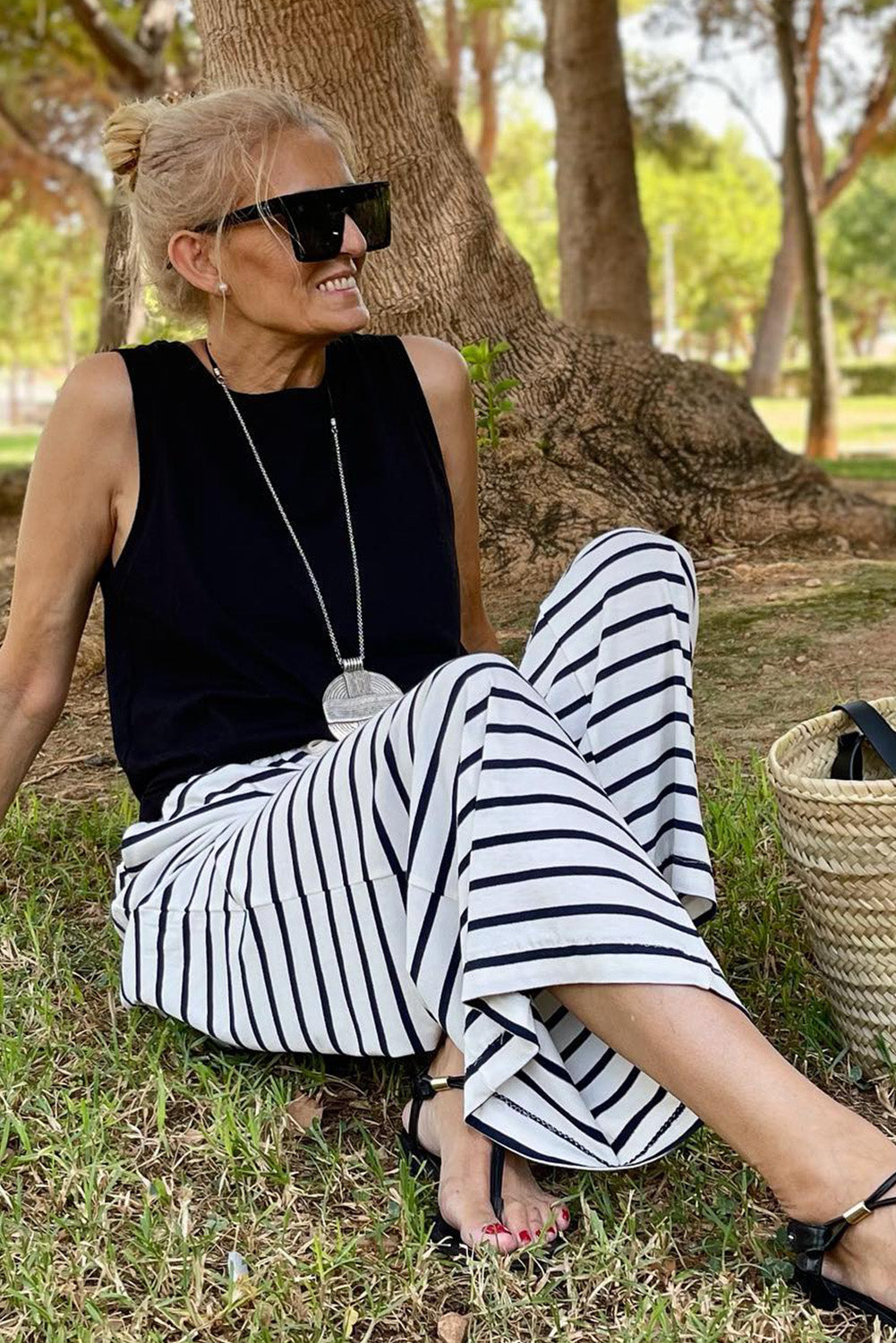 White Striped Casual Drawstring Wide Leg Pants with PocketsMaterial:85%Polyester+10%Cotton+5%Elastane



		•Ideal for casual occasions and warmer weather.
	
	
		•Adjustable drawstring waist for a customizable fit.
	
	