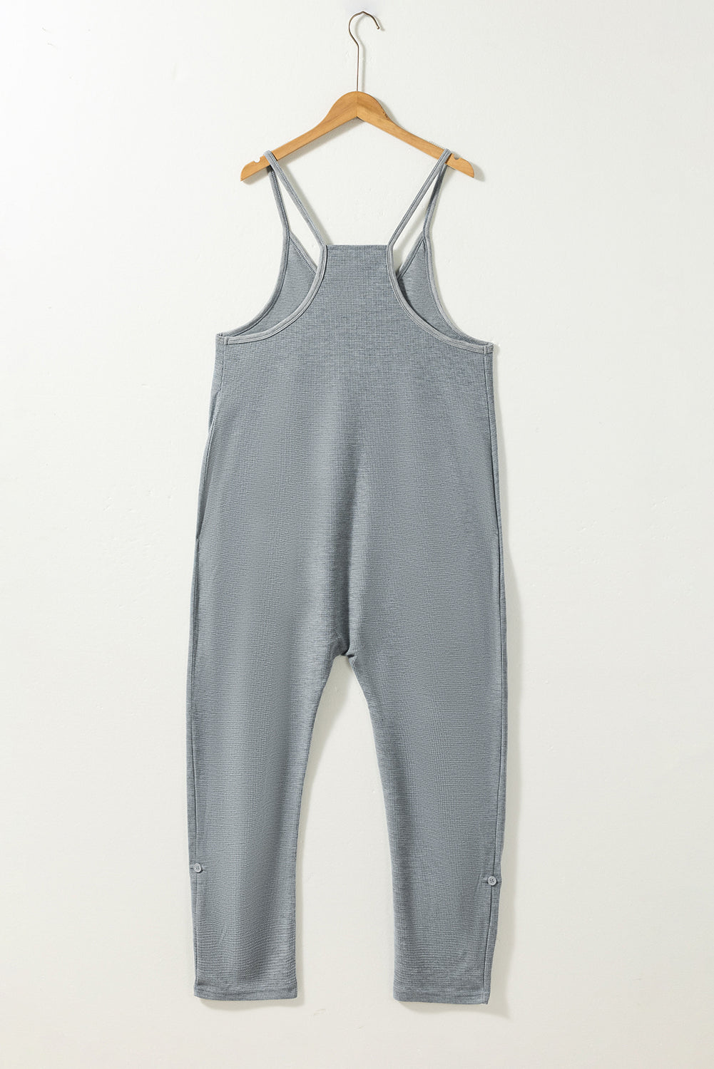 Gray Waffle Knit Spaghetti Strap Pocketed JumpsuitMaterial:95%POLYESTER+5%ELASTANE



		This jumpsuit features delicate spaghetti straps, which give it a feminine and summery look. 
	
	
		The thin straps allow 