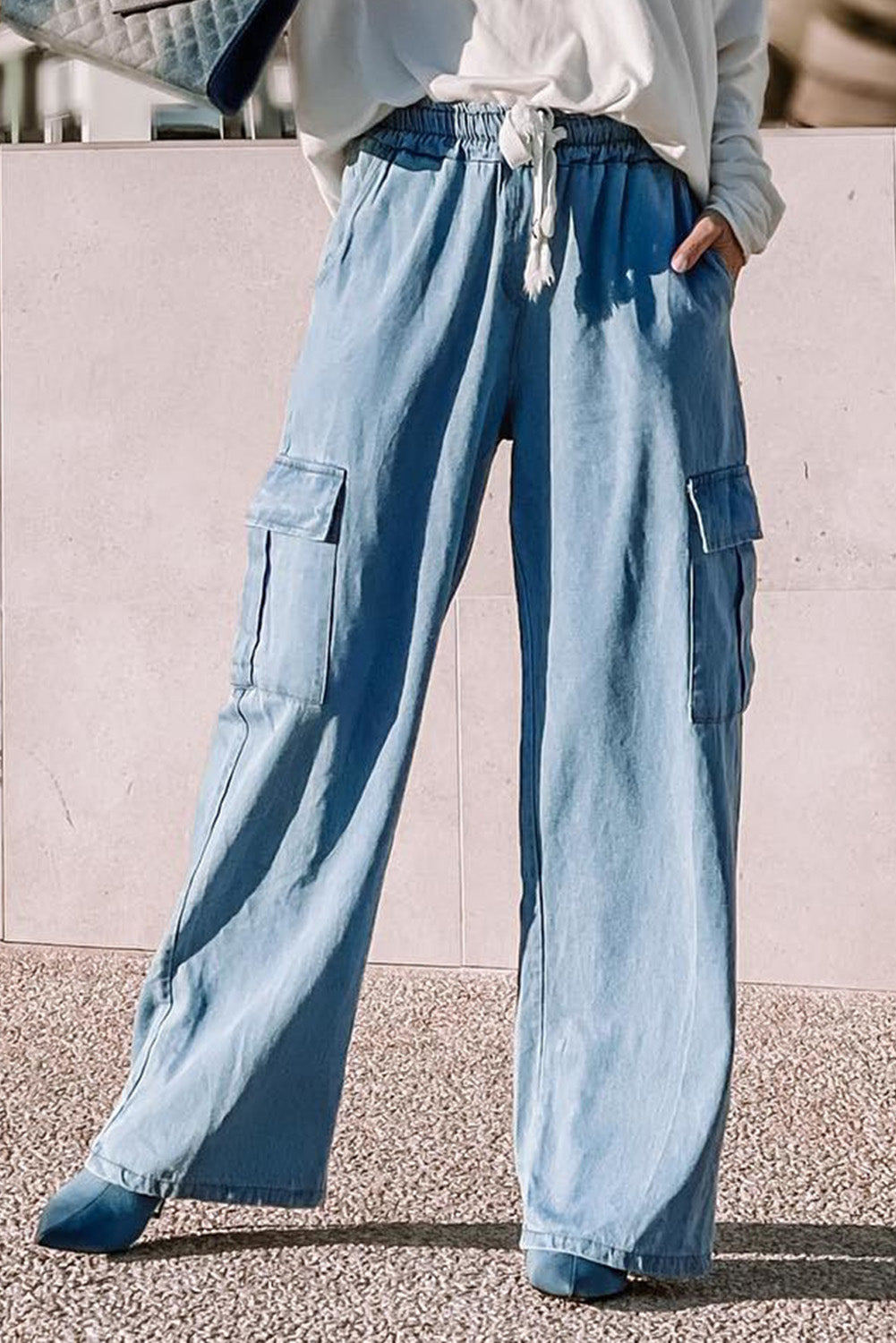 Sky Blue Drawstring High Waist Cargo Pocket Wide Leg JeansMaterial:100%Lyocell



		The high-waist jeans allow for freedom of movement
	
	
		The cargo pockets add a touch of utility and functionality
	
	
		You can e