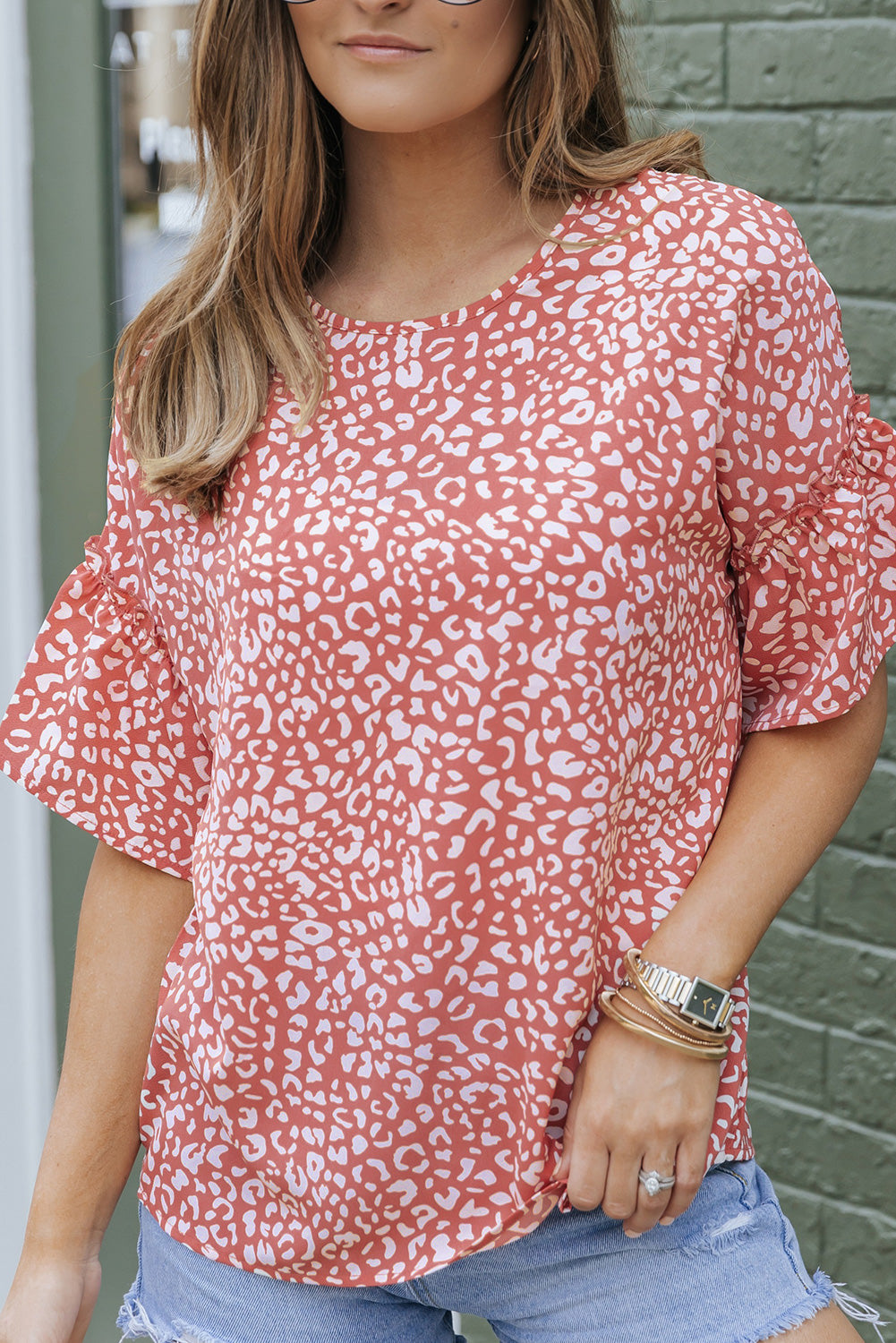 Pink Leopard Print Casual Flounce Sleeve Blouse for WomenMaterial:100%Polyester



		•A stylish, trendy way to add a touch of animal print to your wardrobe.
	
	
		•The flounce sleeves add a playful touch to a classic 