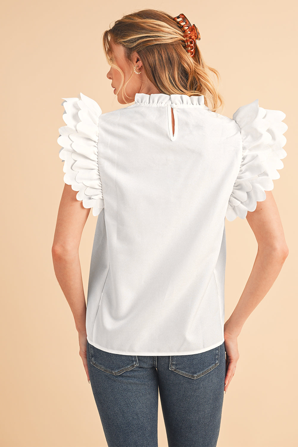 White Solid Color Scalloped Ruffle Sleeve BlouseMaterial:100%Polyester



		The blouse is a chic and feminine top featuring delicate scalloped edges and ruffle sleeves, adding a touch of elegance to your outfit.