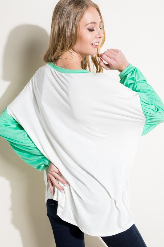 COLOR BLOCK VOLUME PUFF SLEEVE TOPSOLID JERSEY COLOR BLOCK VOLUMED PUFF LONG SLEEVE ROUND NECK TOP95% RAYON, 5% SPANDEX MADE IN USAS/M/L 2-2-2
Style: Casual
Print / Pattern: SOLID
Fit: Loose
Neck Lin