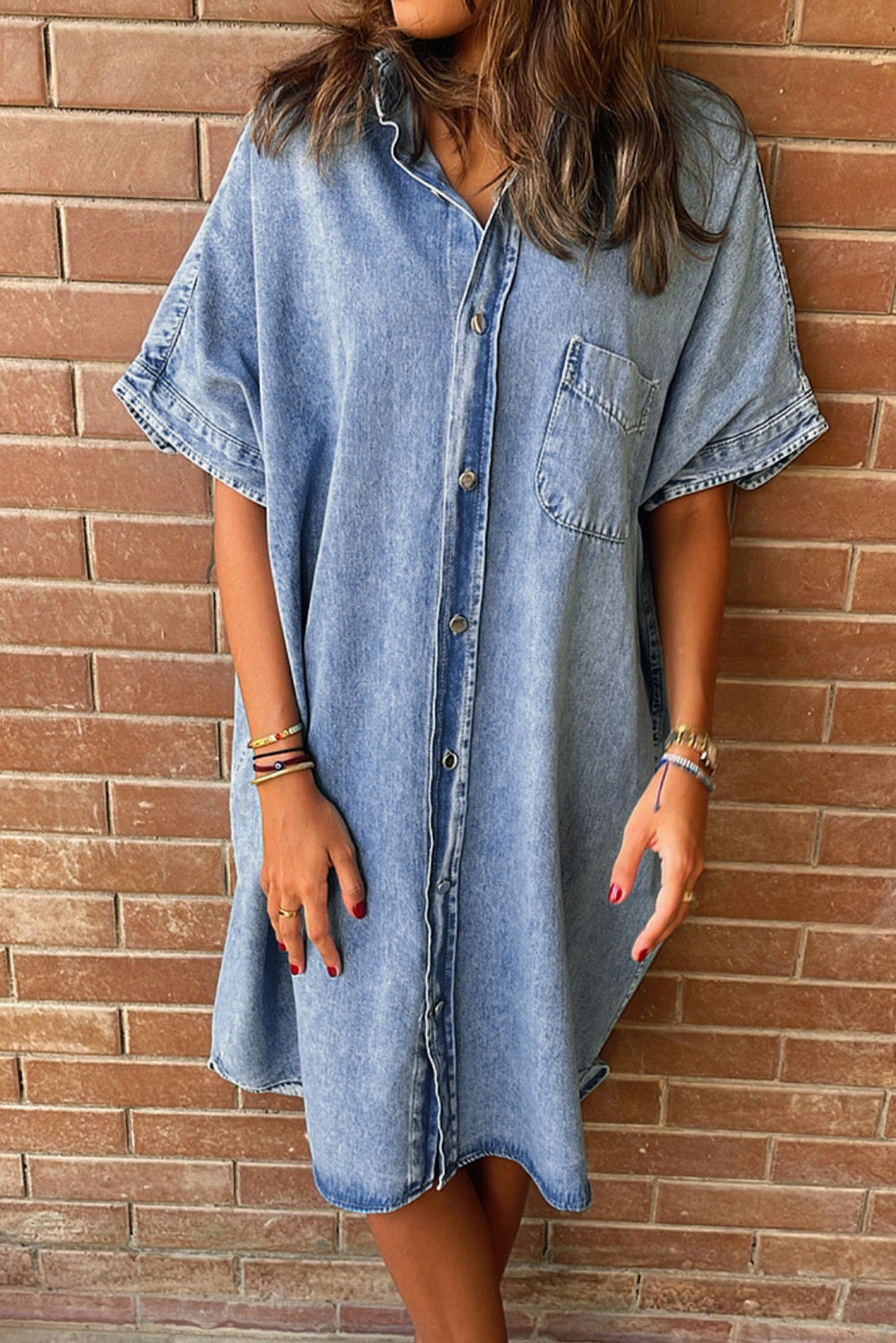 Light Blue Vintage Wash Loose Denim Shirt DressMaterial:100%Cotton



		The midi denim dress exudes a timeless and retro charm, perfect for those who appreciate a classic and effortless style.
	
	
		Made fro