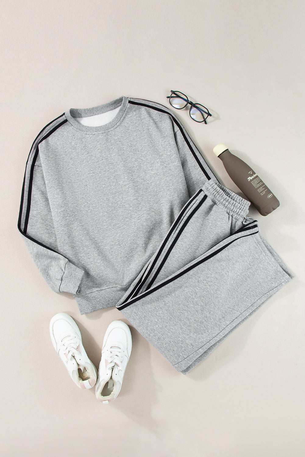 Light Grey Solid Color Side Striped Sweatshirt Pants SetMaterial:50%Polyester+50%Cotton

• This pants set exudes a modern appeal perfect for casual outings or lounging at home.
• Crafted from high-quality fabric for a s