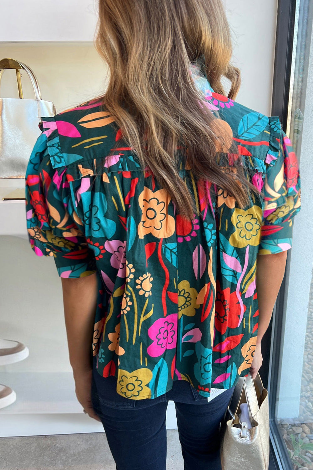 Green 60s Floral Print Puff Sleeve Tied V Neck BlouseMaterial:100%Cotton



		The blouse features a vibrant and eye-catching floral print, adding a pop of color and liveliness to your outfit.
	
	
		This blouse is 