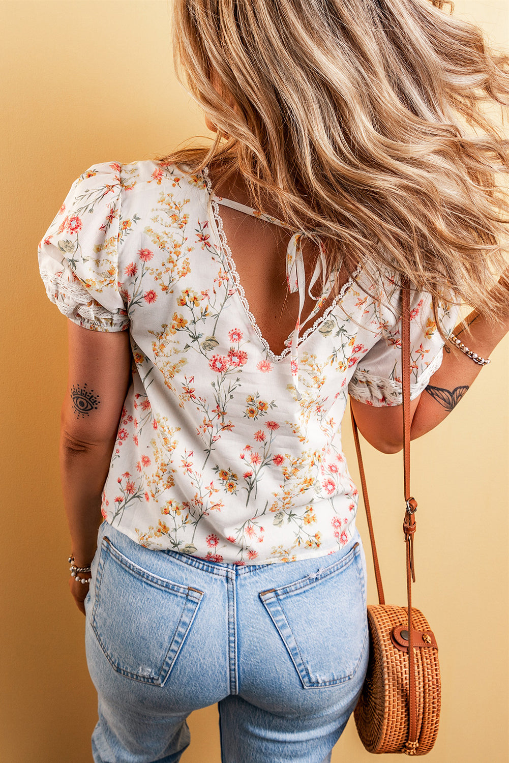 Beige Boho Floral Lace Trim Short Sleeve BlouseMaterial:100%Polyester

• Embrace bohemian chic with this blouse, featuring intricate lace details that add a touch of elegance to your look.
• The V-neck design o