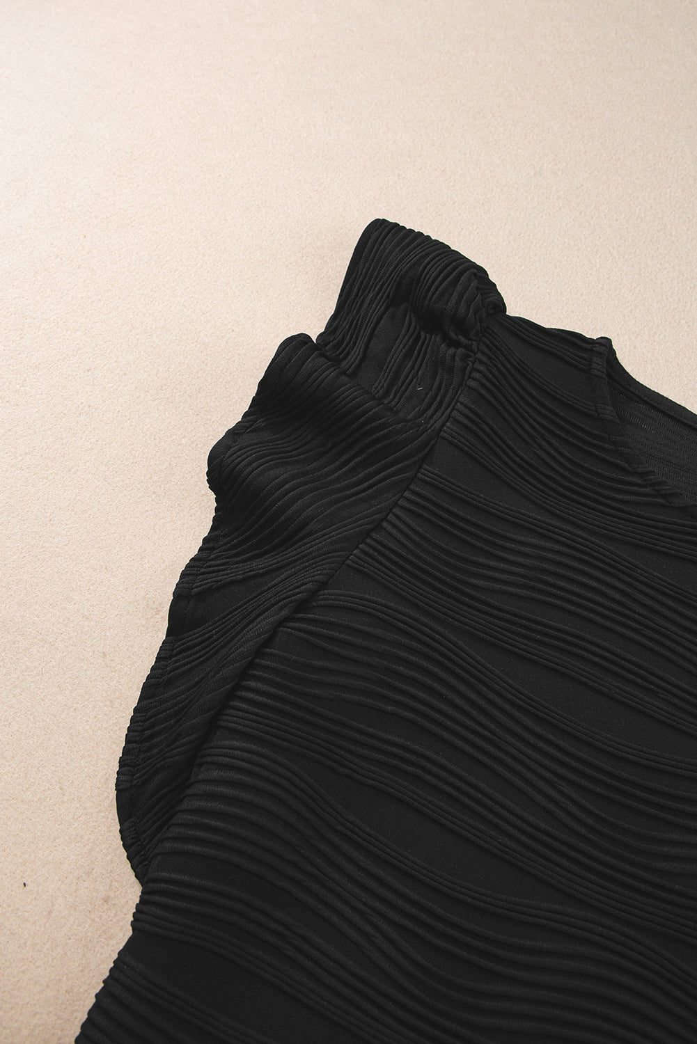 Black Plain Wavy Textured Ruffle Sleeve BlouseMaterial:90%Polyester+10%Elastane



		The wavy textured fabric adds an extra layer of sophistication, making this top a standout choice. 
	
	
		Embrace a playf