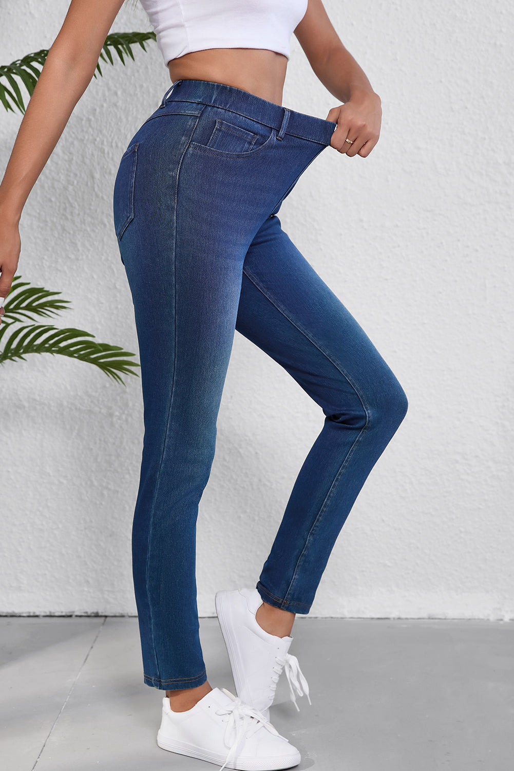 Ashleigh Blue Multiple Pockets Straight Leg Washed Stretchy Knit JeansMaterial:47%Polyester+42%Cotton+11%Elastane



		These chambray pants are full of elasticity and very comfy.
	
	
		Straight leg design for a classic look.
	
	