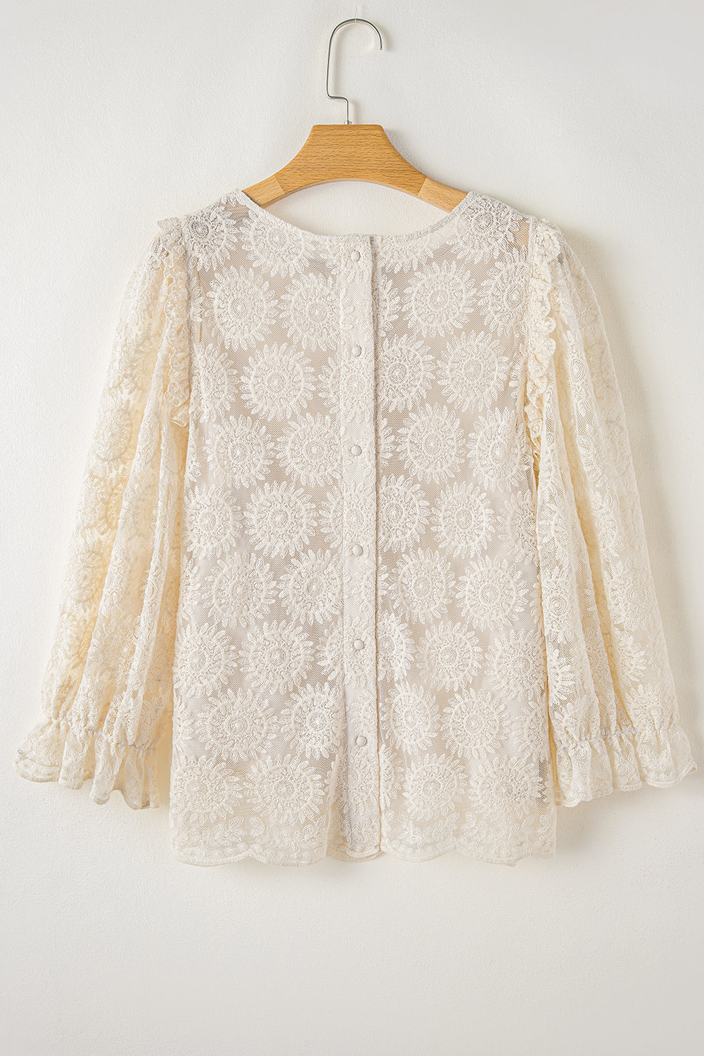 Oatmeal Flower Jacquard Button Back Ruffle 3/4 Sleeve BlouseMaterial:100%Cotton

• Luxurious flower jacquard fabric gives a sophisticated touch to this blouse, perfect for both casual and formal occasions.
• Delicate ruffle