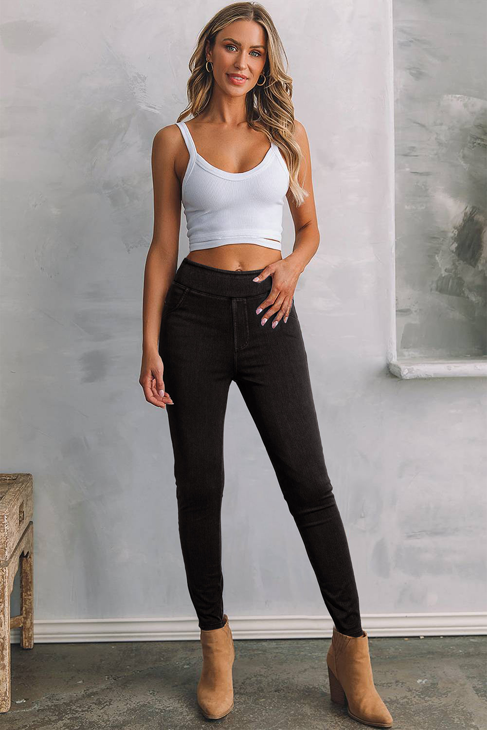 Ashleigh Casual Blue Back Pocket Stretchy Denim LeggingsMaterial:47%Polyester+42%Cotton+11%Elastane

• Stay stylish and comfortable all day in these Black Back Pocket Stretchy Denim Casual Leggings, perfect for daily wea