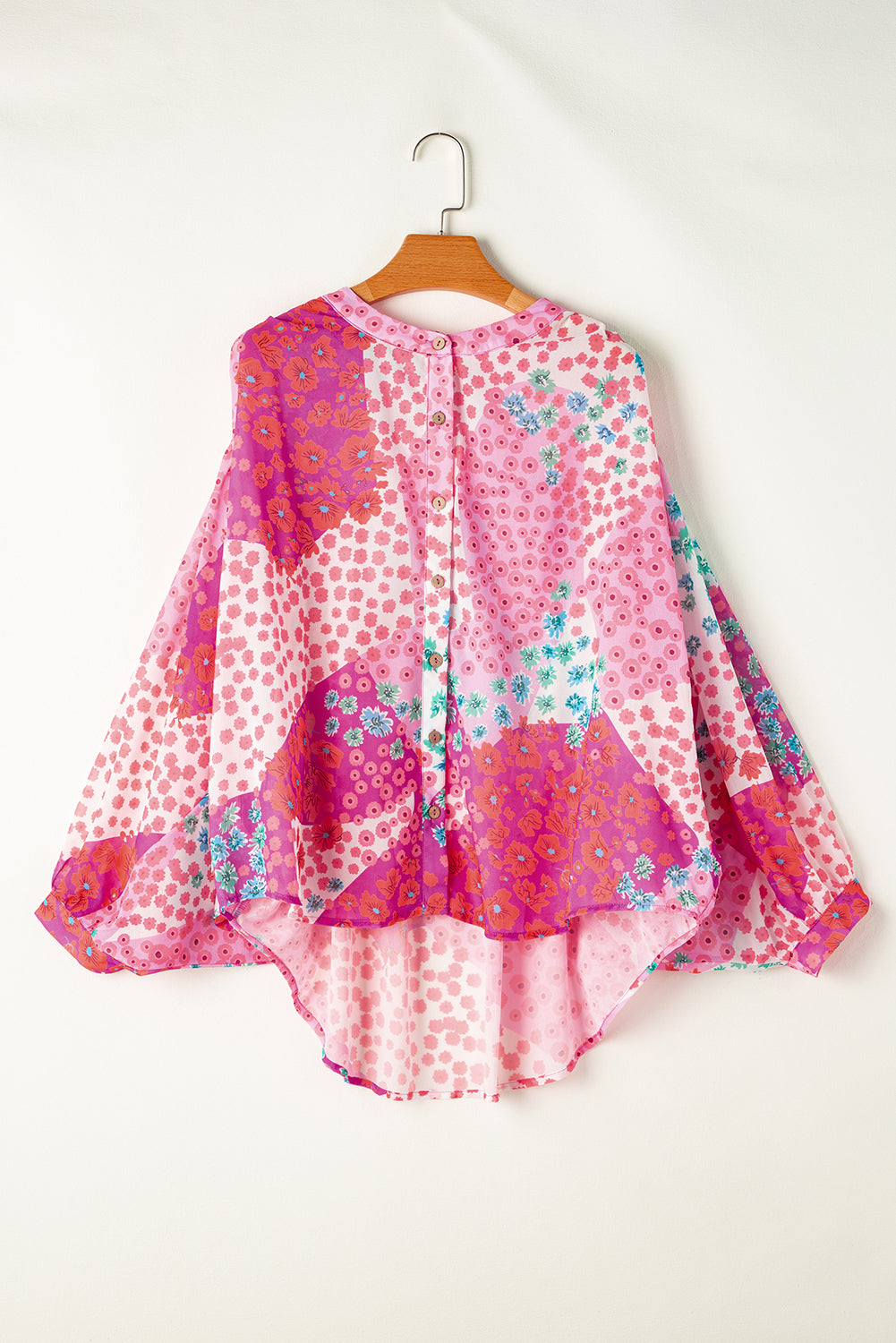 Rose Red Floral Print Dolman Sleeve BlouseMaterial:100%Polyester



		This blouse combines a beautiful floral print with colorblock panels for a touch of modern flair. 
	
	
		The dolman sleeves add a re