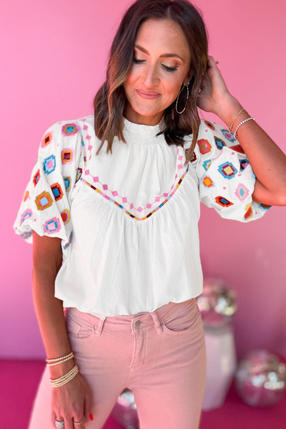 White Geometric Embroidered Smocked Neck Puff Sleeve TopMaterial:100%Cotton


	


		Elevate your style with our top, a charming piece that combines trendy details with a touch of elegance.
	
	
		This top features i