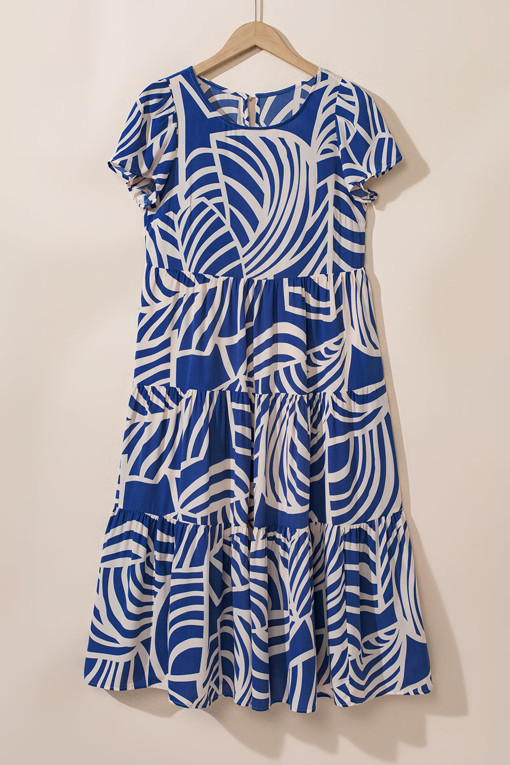 Sky Blue Boho Abstract Print Short Sleeve Flare Tiered DressMaterial:100%Polyester



		The tiered dress showcases a bohemian-inspired design with an abstract print, short sleeves, and tiered flare silhouette for a free-spi