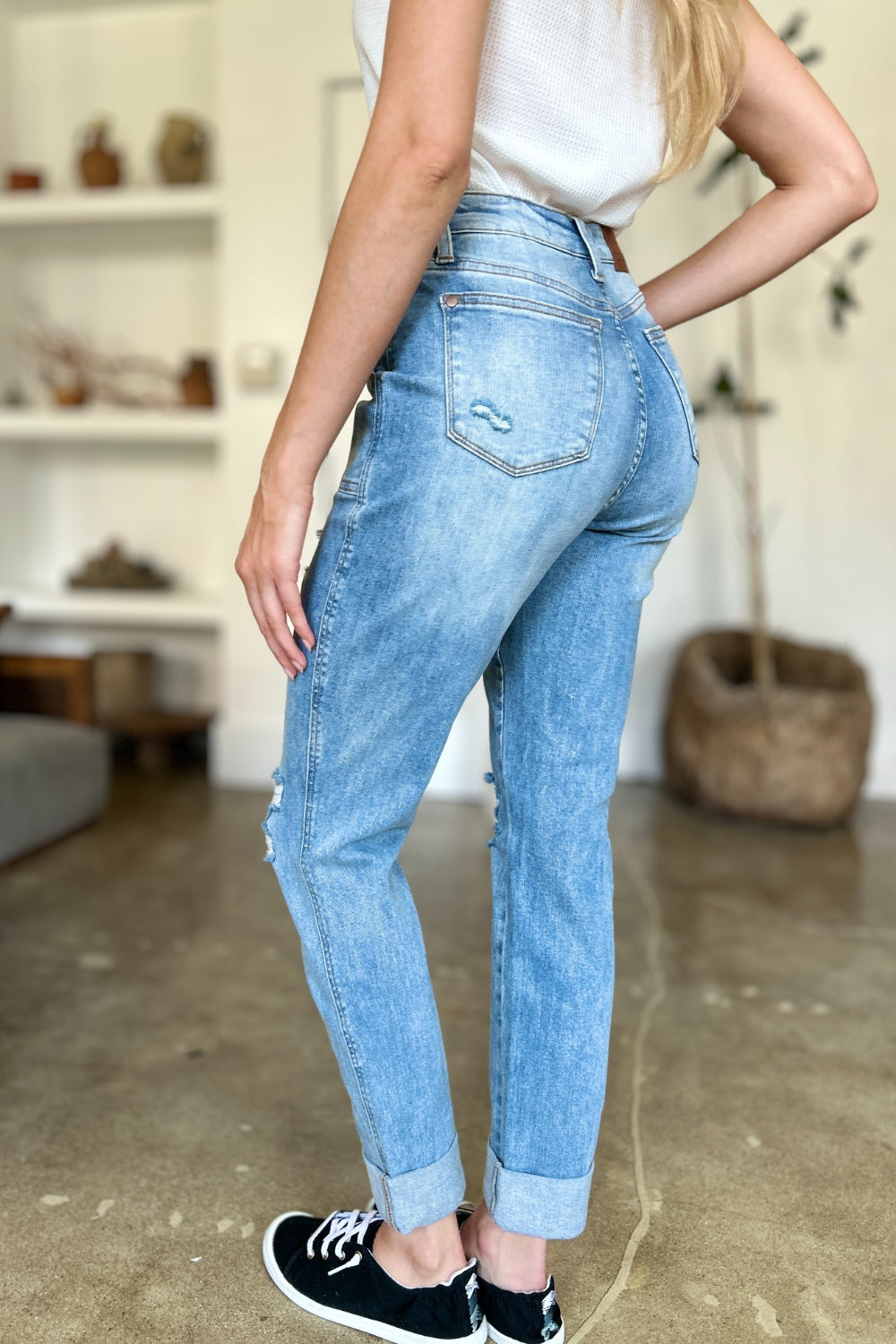 Judy Blue Full Size Distressed Straight Jeans with Patch PocketsThese distressed straight jeans feature stylish patch pockets for added flair. The distressed detailing adds a trendy touch to your look. The straight cut offers a f