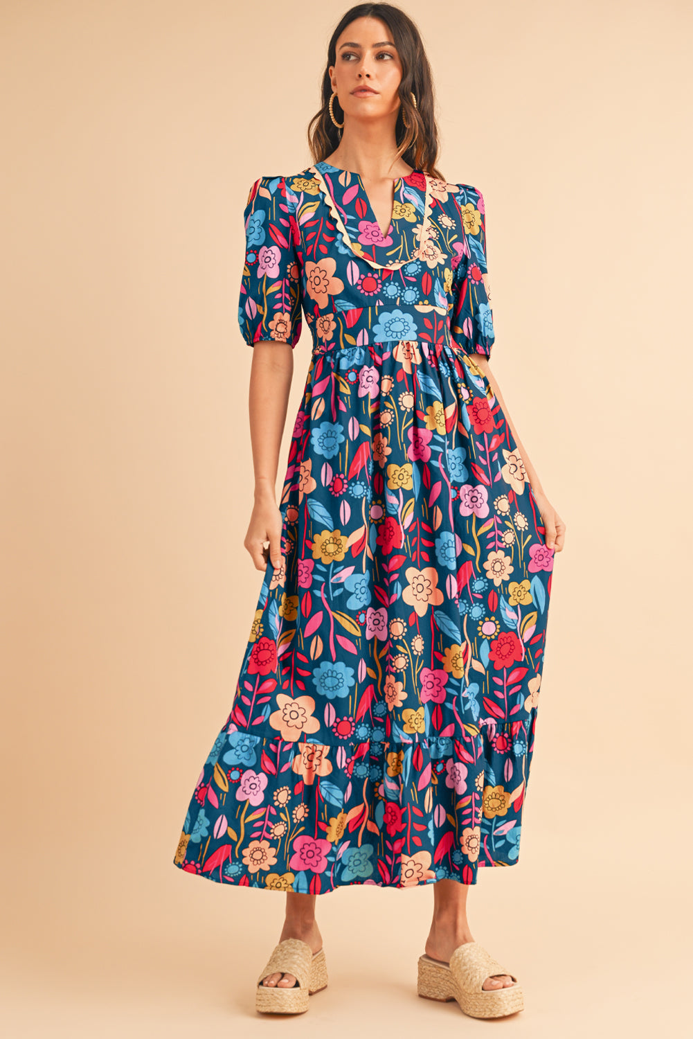 Green Floral Print Split V Neck Puff Sleeve Maxi DressMaterial:100%Cotton



		The dress is made from a soft and breathable fabric, ensuring comfort and a lightweight feel.
	
	
		This maxi dress features a split V 