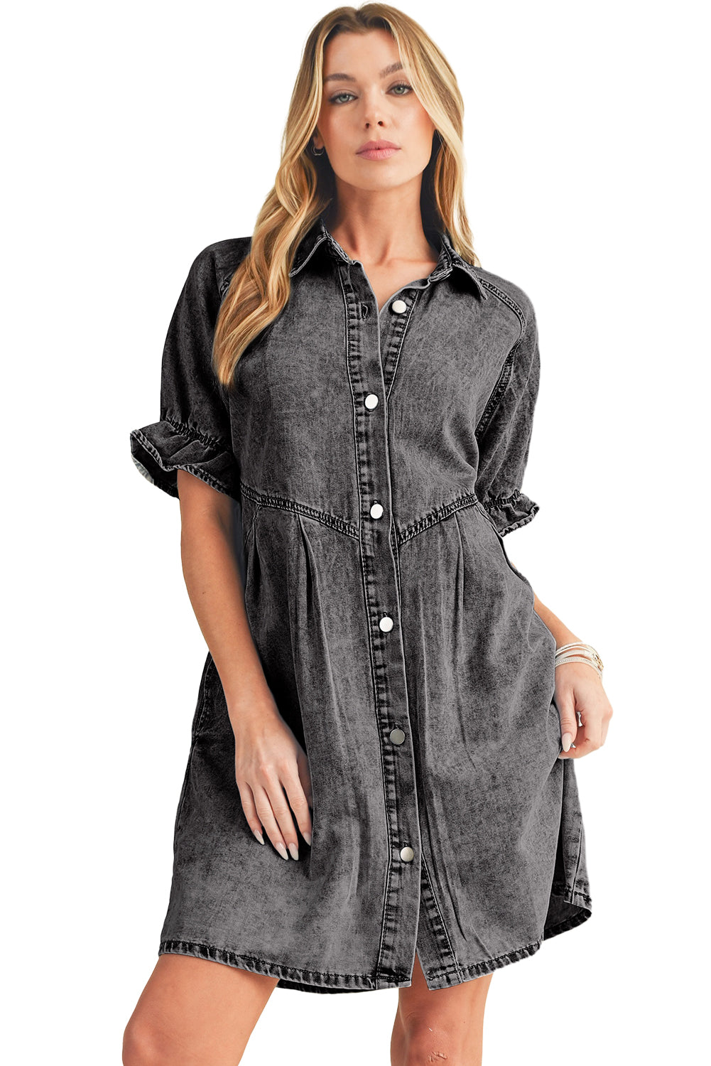 Blue Mineral Washed Ruffled Short Sleeve Pocketed Denim DressMaterial:82%Cotton+10%Polyester+8%Viscose



		This denim dress features short sleeves and a ruffled detail, adding a feminine and playful touch to the design.
	
