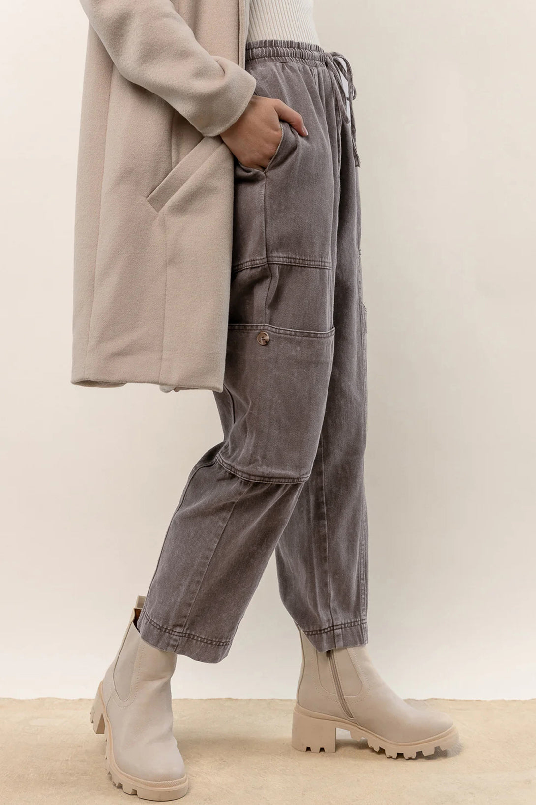 Gray Acid Wash Multi Pocket Drawstring Waist PantsMaterial:98%Cotton+2%Elastane



		The cargo pants create a cool and laid-back vibe for women
	
	
		The acid wash treatment gives these pants a unique and trend