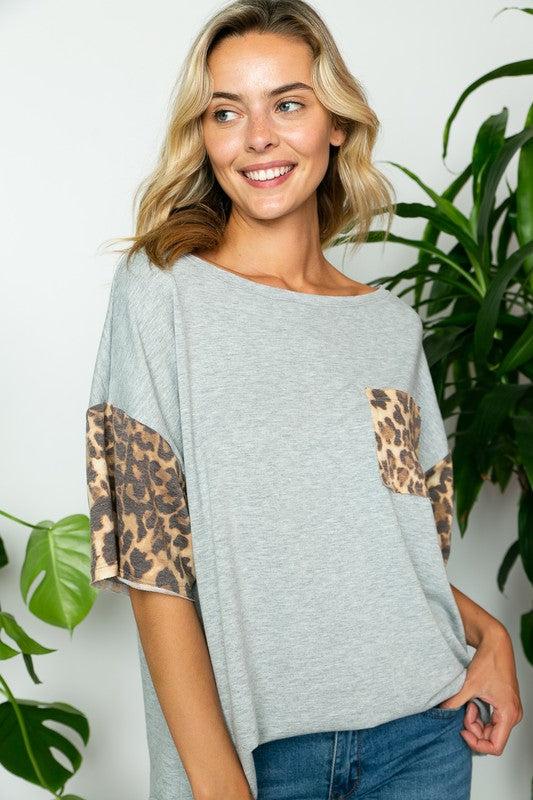 PLUS TERRY SOLID ANIMAL BOXY TOPFRENCH TERRY SOLID AND ANIMAL PRINT SHORT SLEEVE FRONT POCKET RAW EDGE DETAIL OVERSIZE FIT PLUS TOP 87% POLYESTER, 10% RAYON, 3% SPANDEX MADE IN USA1X/2X/3X 2-2-2
St