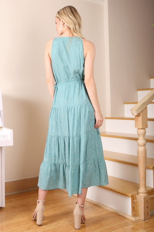 SL V neck tier dress*Deep V-neckline turquoise tiered dress*Pattern type : polka dot print *Neck line : V neck*Sleeve length : sleeveless*Stretch : no stretch*Sheer : not lined, but not