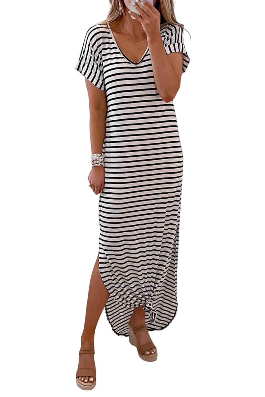 Black Striped Print Side Split Short Sleeve V Neck Maxi DressMaterial:65%Viscose+30%Polyester+5%Elastane



		•Maxi length and t-shirt style make it a comfortable and versatile piece.
	
	
		•The v-neckline and short sleev