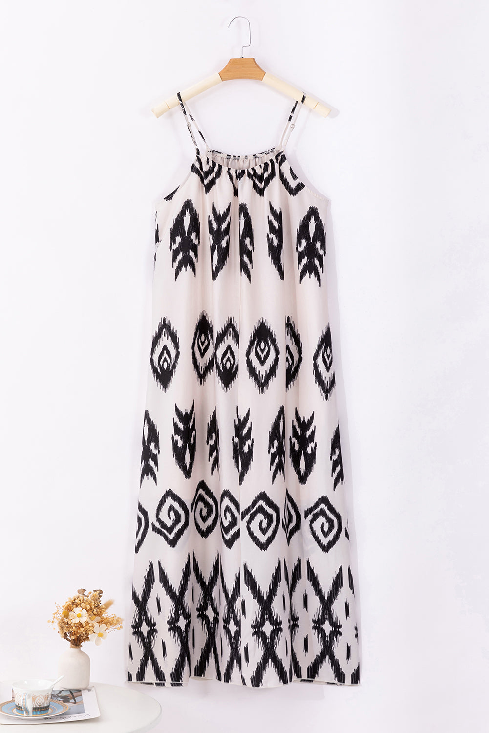 Black Geometric Printed Spaghetti Strap Vacation SundressMaterial:100%Polyester


	


		The sundress is made from a lightweight and breathable fabric, perfect for staying cool and comfortable during warm weather.
	
	