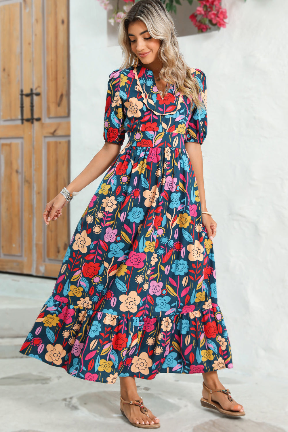 Green Floral Print Split V Neck Puff Sleeve Maxi DressMaterial:100%Cotton



		The dress is made from a soft and breathable fabric, ensuring comfort and a lightweight feel.
	
	
		This maxi dress features a split V 