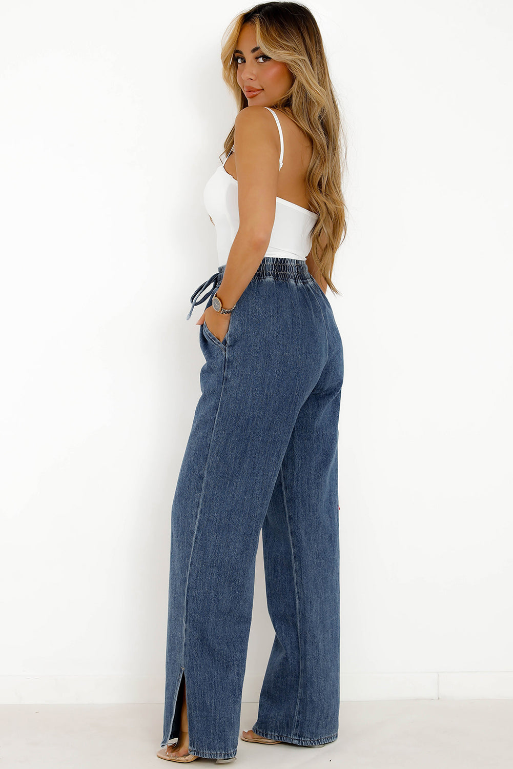 Medium Grey Drawstring Elastic Waist Wide Leg JeansMaterial:82%Cotton+10%Polyester+8%Viscose



		Discover the perfect combination of style and comfort with these wide-leg jeans. 
	
	
		Their relaxed and flowy s