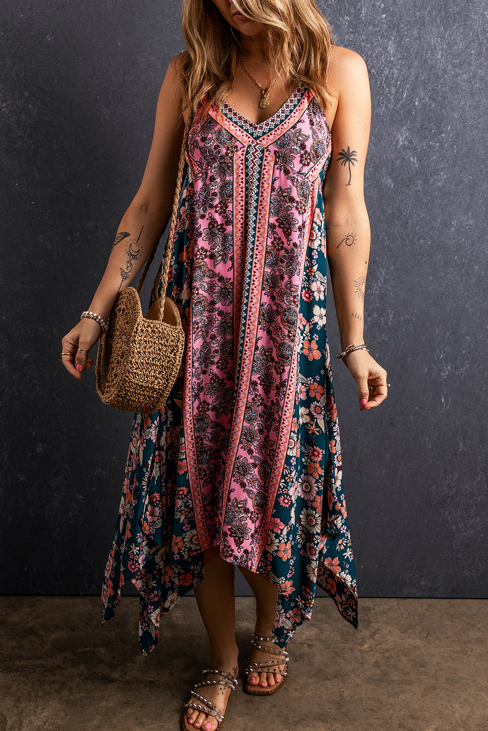 Pink Bohemian Floral Patchwork Print Midi SundressMaterial:100%Viscose

• Embrace the sundress, featuring a vibrant mix of floral prints for a truly unique and free-spirited look.
• Effortlessly chic, the sleevele